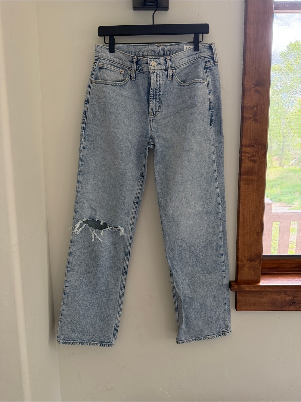 GAP Light Blue Straight-Leg Jeans with Knee Rip